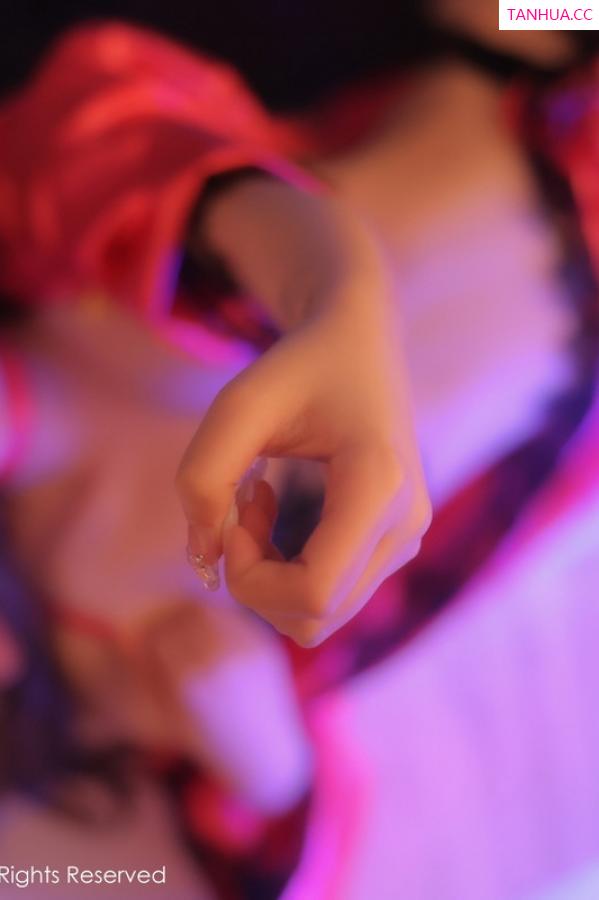 江真真  [XiuRen]高清写真图 2022.12.05 No.5952 江真真 黑丝美腿第69张图片